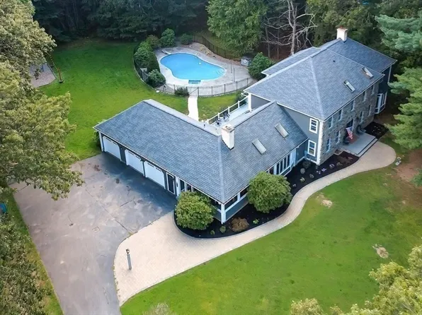 33 Woodstone Rd, Northborough, MA 01532