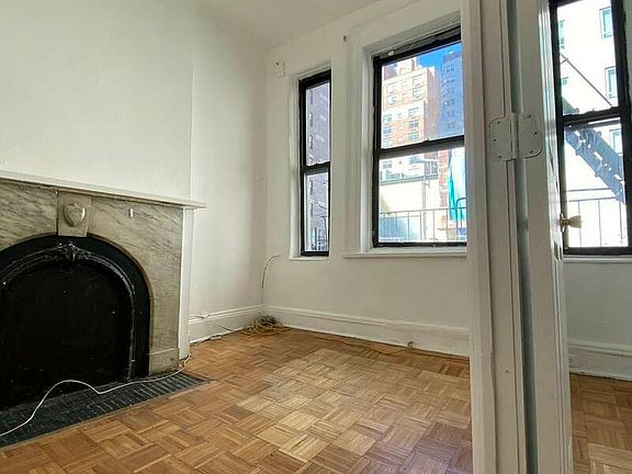 4th image of 161 E 33rd St #A2