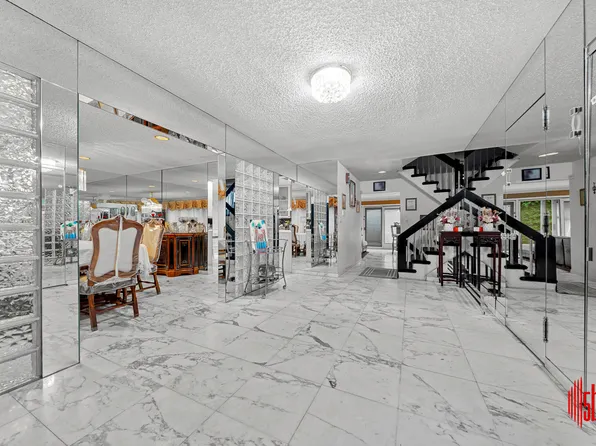 2346 Bergen Avenue image 5 of 29