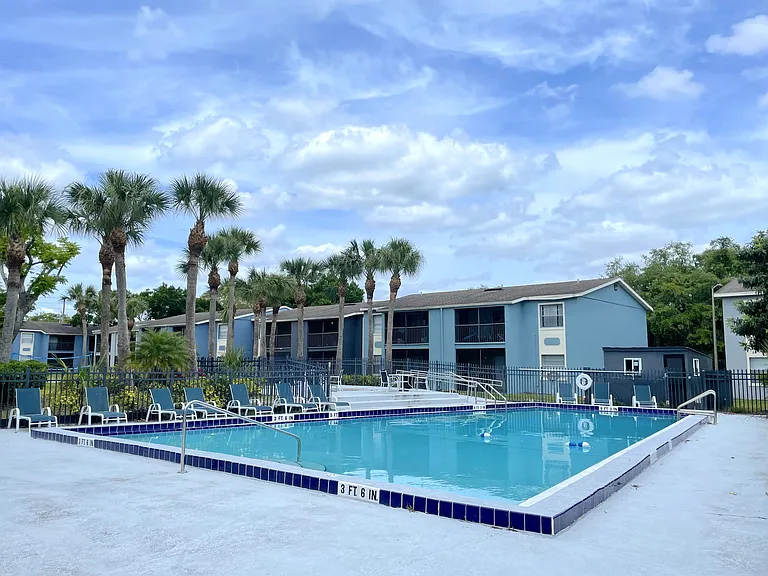 2515 N Alafaya Trl — Photo 1