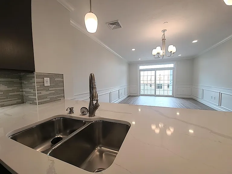 320 Middlesex Ave #B303 — Photo 6