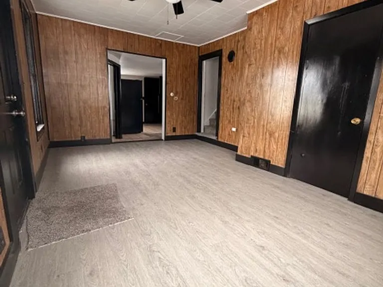 1002 Lindoo Ave E — Photo 2