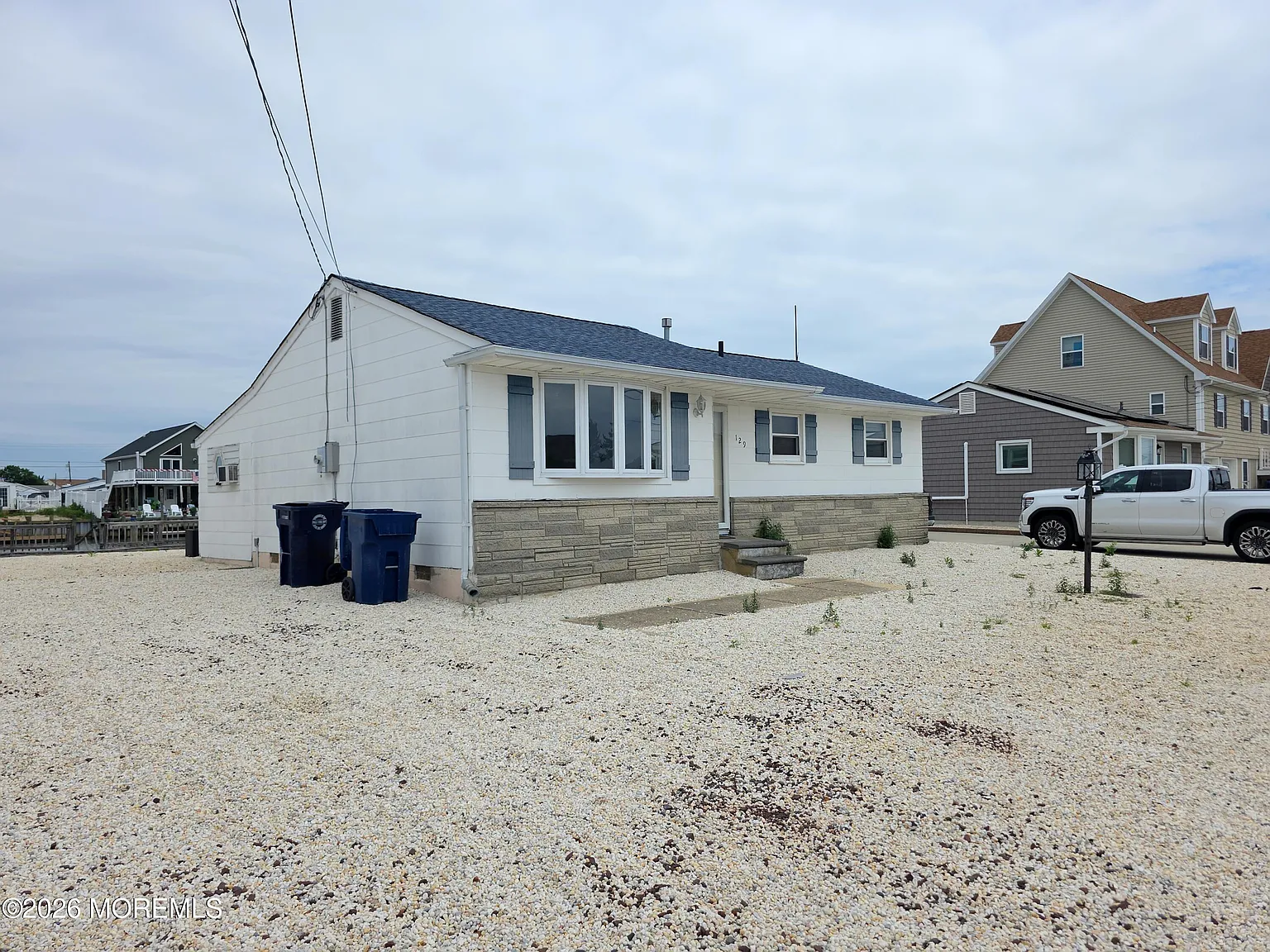 3 bed, 1024 sqft, $2,700 — Photo 2