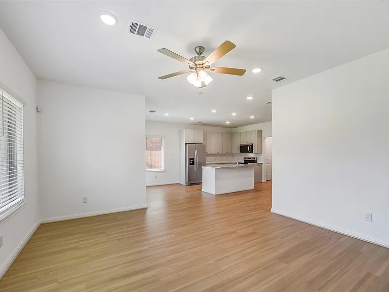 11928 Lakewood West Dr — Photo 5