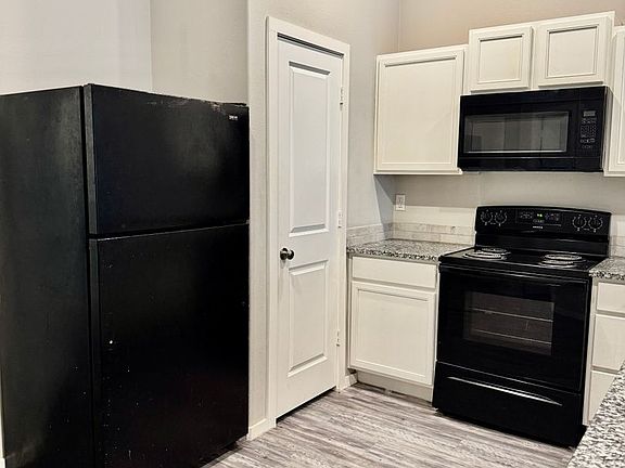5th image of 2121 N Avenue J #B
