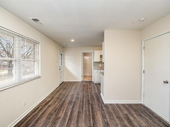 5th image of 905 Stanwood Dr