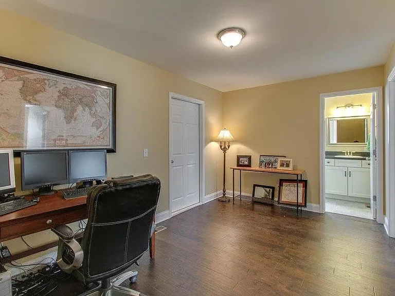upstairs foyer (not a br) that can double as an office or put in a pullout couch