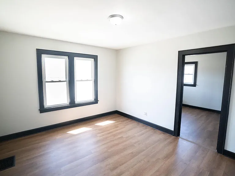 1144 Triplett St — Photo 3