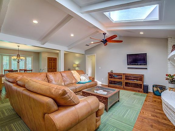 5th image of 2204 Westridge Dr