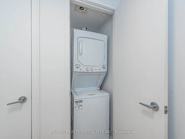 1 Jarvis St #305 — Photo 6