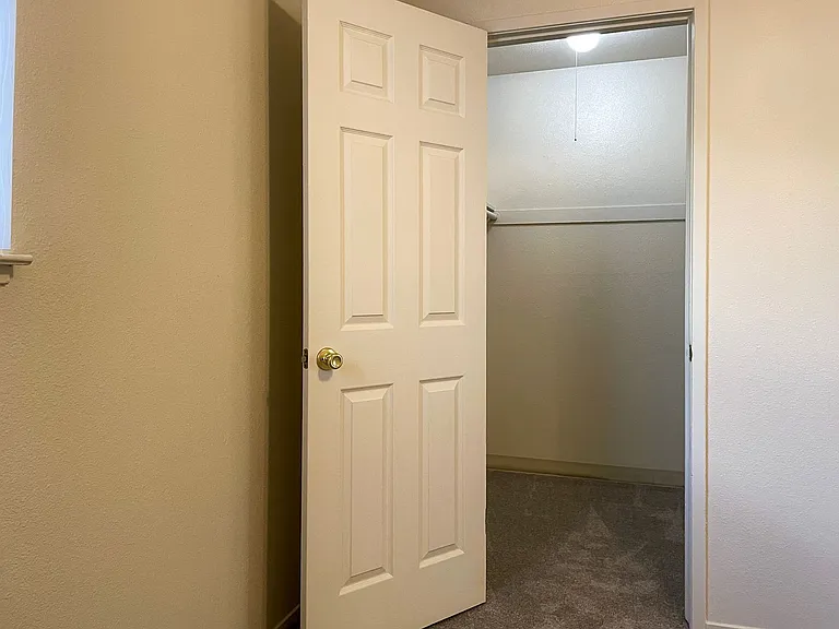330 W Acacia Street — Photo 20