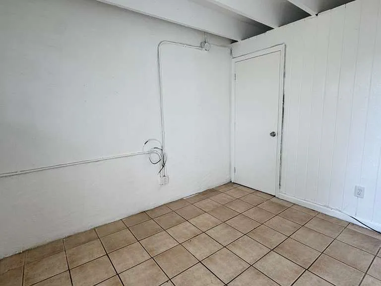 845 SW 6th St — Photo 5