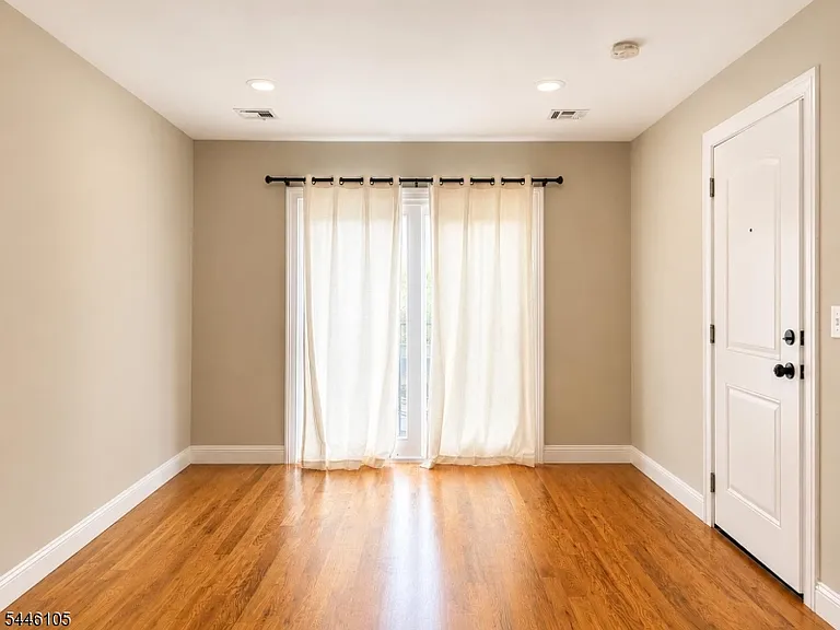 850 Rebecca Pl — Photo 4