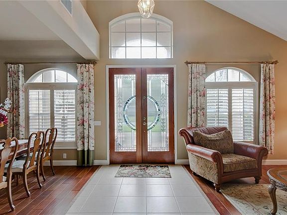 4th image of 16320 Sambourne Ln