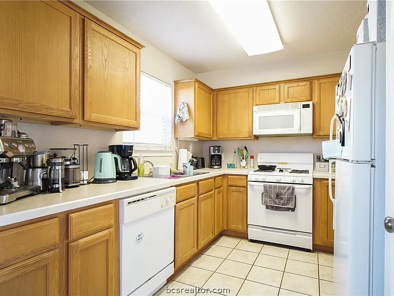 505 Thornton Ct — Photo 13
