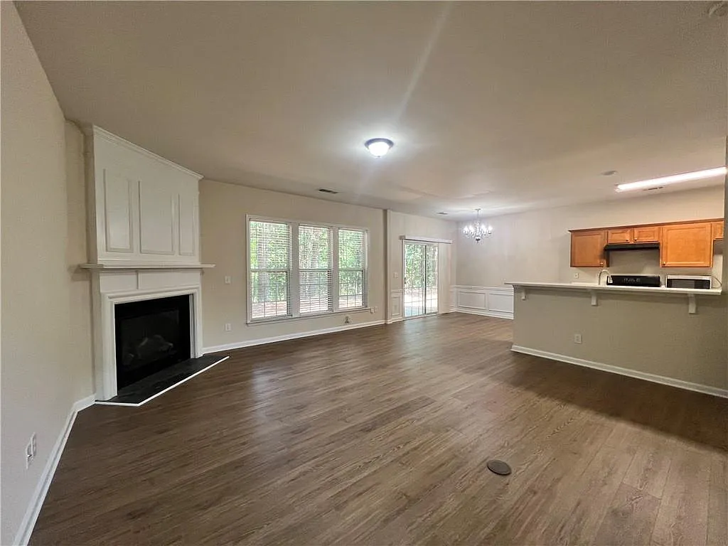 3 bed, 2.5 bath, 1715 sqft, $2,300 — Photo 3