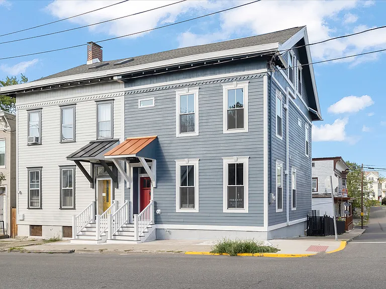 526 State St — Photo 30
