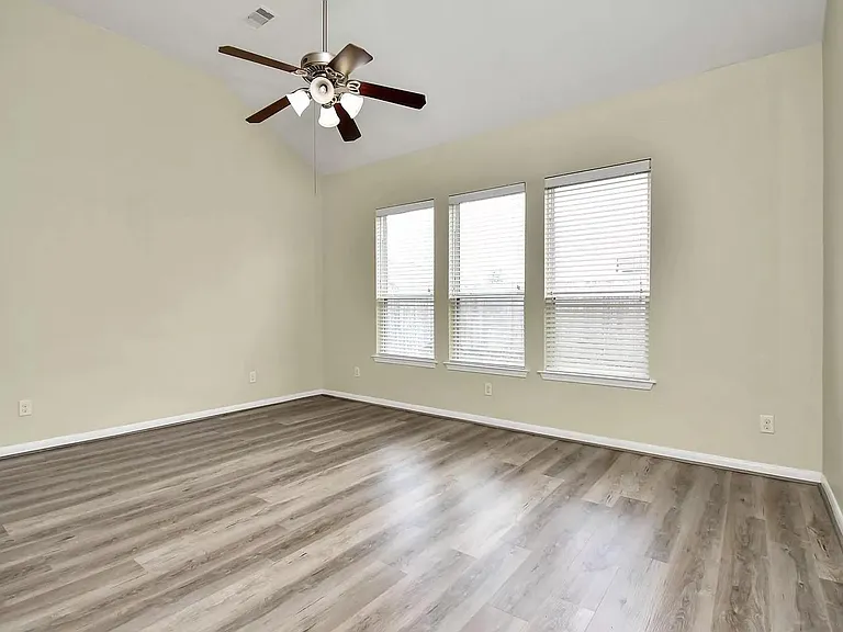 6315 Bain Dr — Photo 23