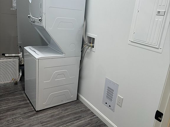 4th image of 135 Waterman Ave #20