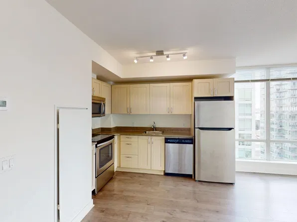 1207 Brentwood Cmn NW, Calgary, AB T2L 2L6