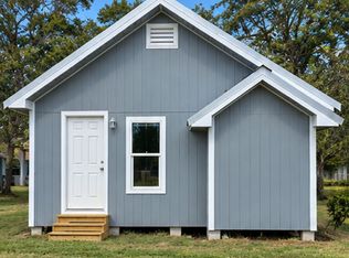 306 N Kleas St, Edna, TX 77957