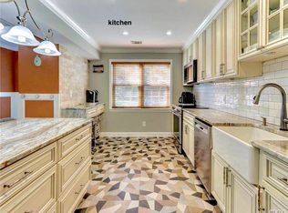 15 Manors Dr, Jericho, NY