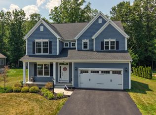30 Greenbrier Way, Halfmoon, NY 12065