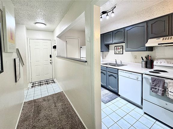 4th image of 3923 Old Oaks Dr APT 5
