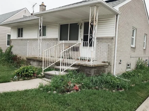 18131 Oak Ave, Eastpointe, MI 48021