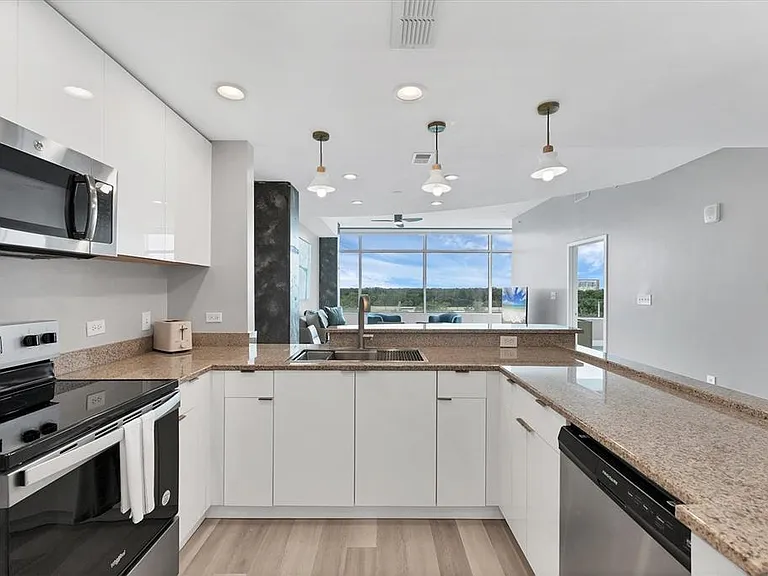 525 E Jackson St #705 — Photo 13