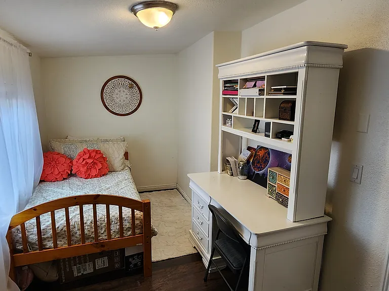 Room 5, private room, $500/mo. Available starting May 4, 2026