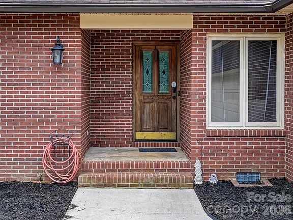 3rd image of 1320 Richard Rd
