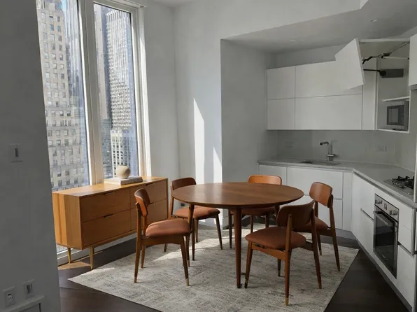 222 East 44th Street image 1 of 13