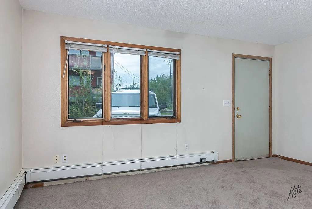 327 W Fifth Ave - 3 — Photo 3