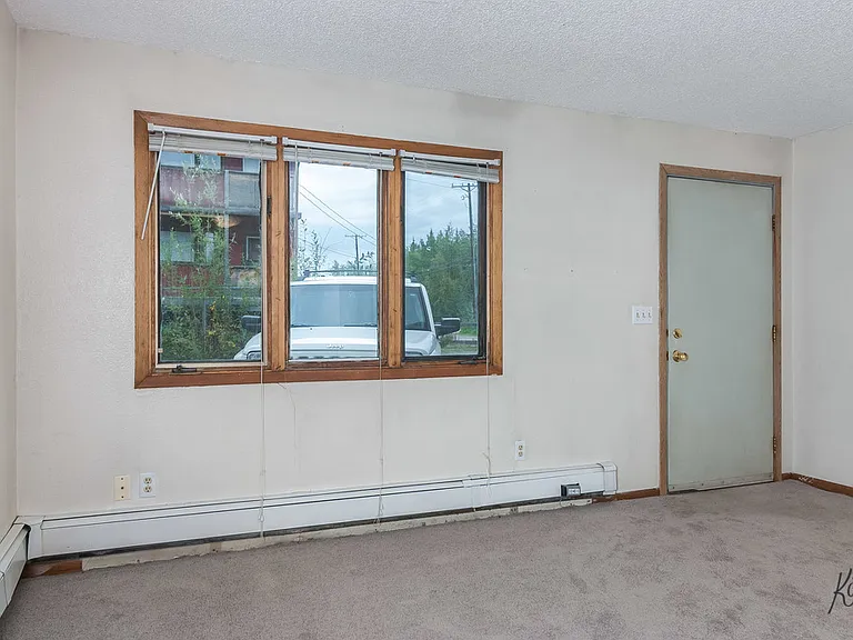 327 W 5th Ave #3 — Photo 3