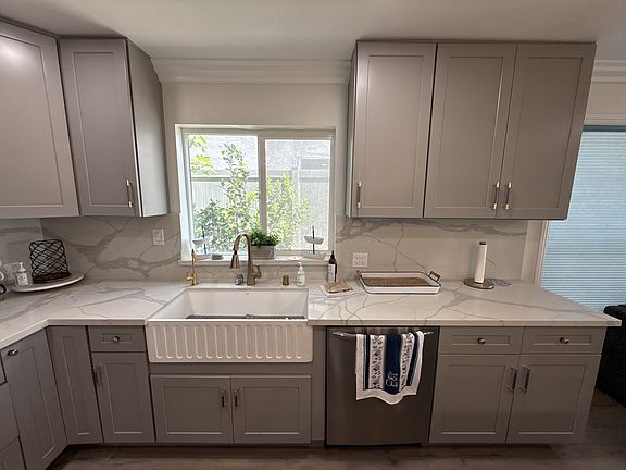 2nd image of 1174 E Ocean Blvd #1-10-1