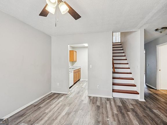 5th image of 703 Pine Tree Trl