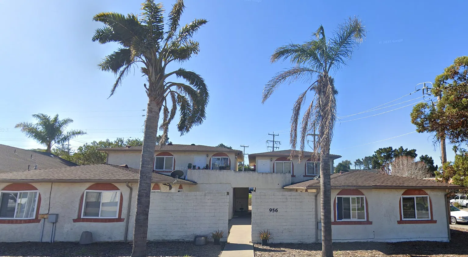 0430 956 Las Tunas St. — Photo 1