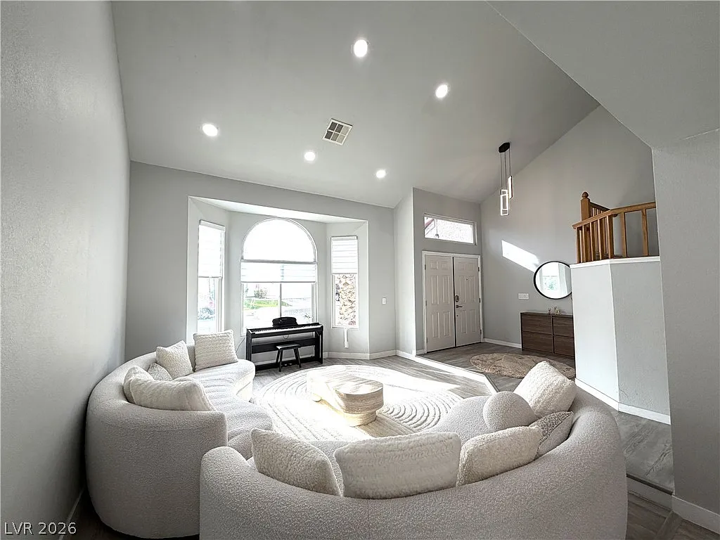 4 bed, 3.5 bath, 2260 sqft, $3,300 — Photo 3