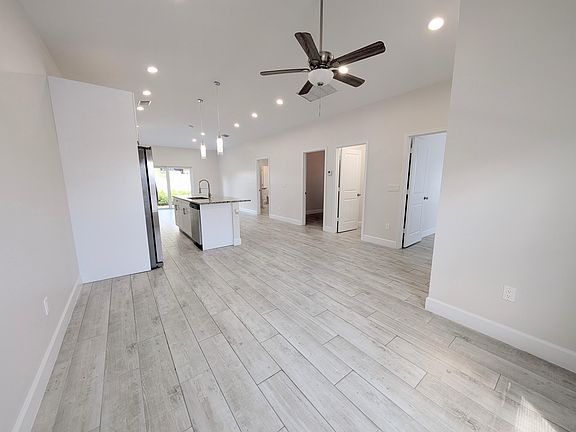 4th image of 1566 W 26th Ct