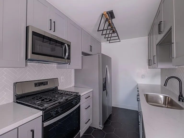 17901 Crenshaw Blvd Residences — Photo 25