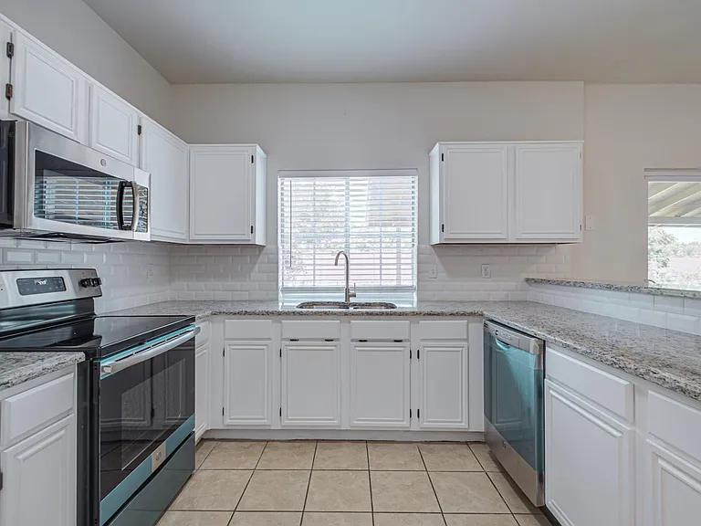 1411 Prentice St — Photo 13