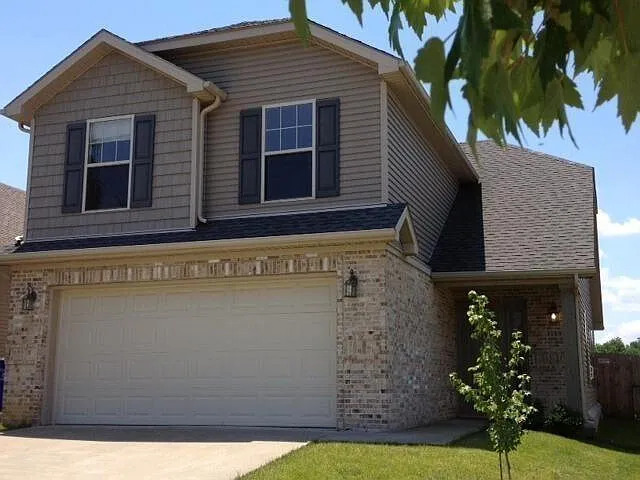 4 bed, 2.5 bath, 1593 sqft, $2,229 — Photo 2
