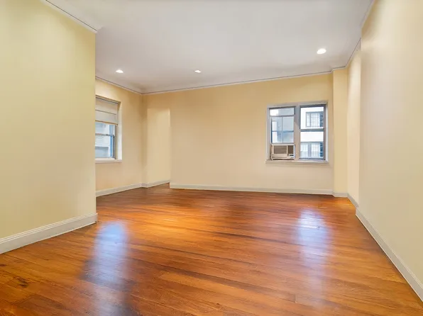 59 East 72nd Street image 2 of 11