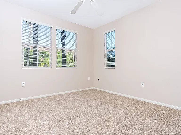 College Park Apartments — Photo 27