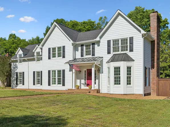 100 Deerfield Dr, Columbia, TN 38401