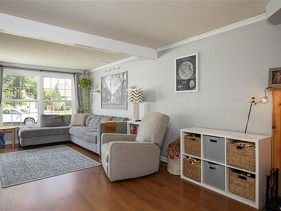 4th image of 81 Fontaine Dr