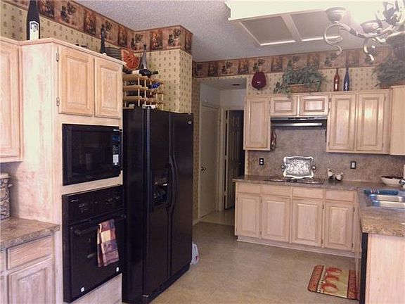 5th image of 1208 Babbling Brook Dr