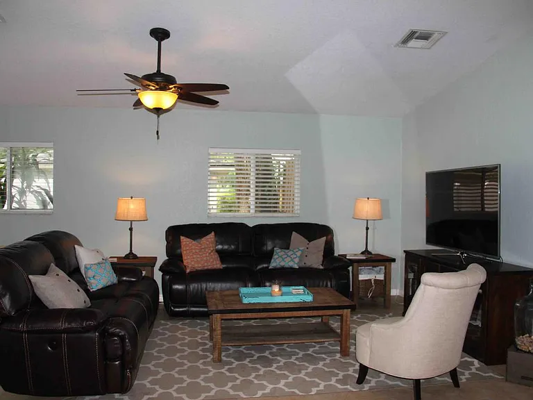 1741 Goodrich Ave — Photo 9