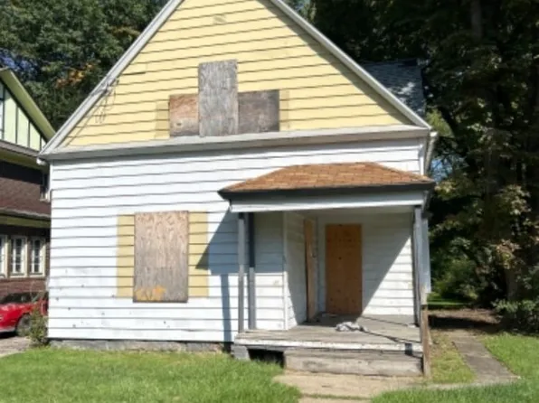 829 Work Dr, Akron, OH 44320